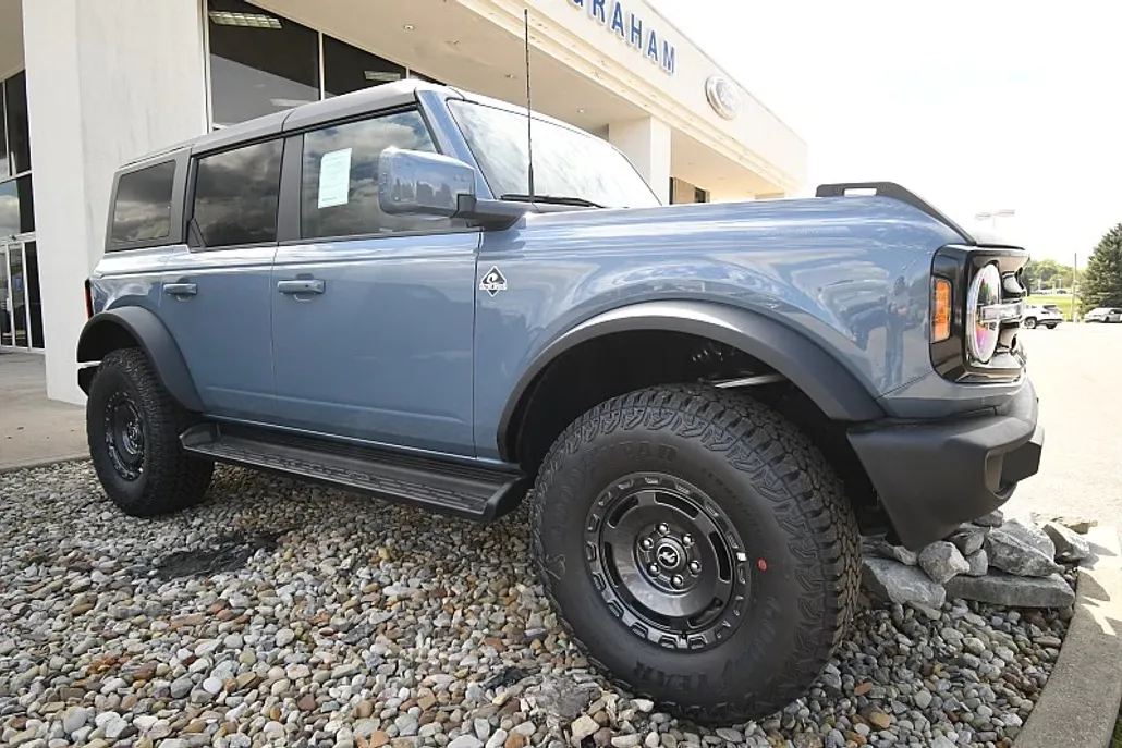 2025 Ford Bronco Outer Banks photo 1