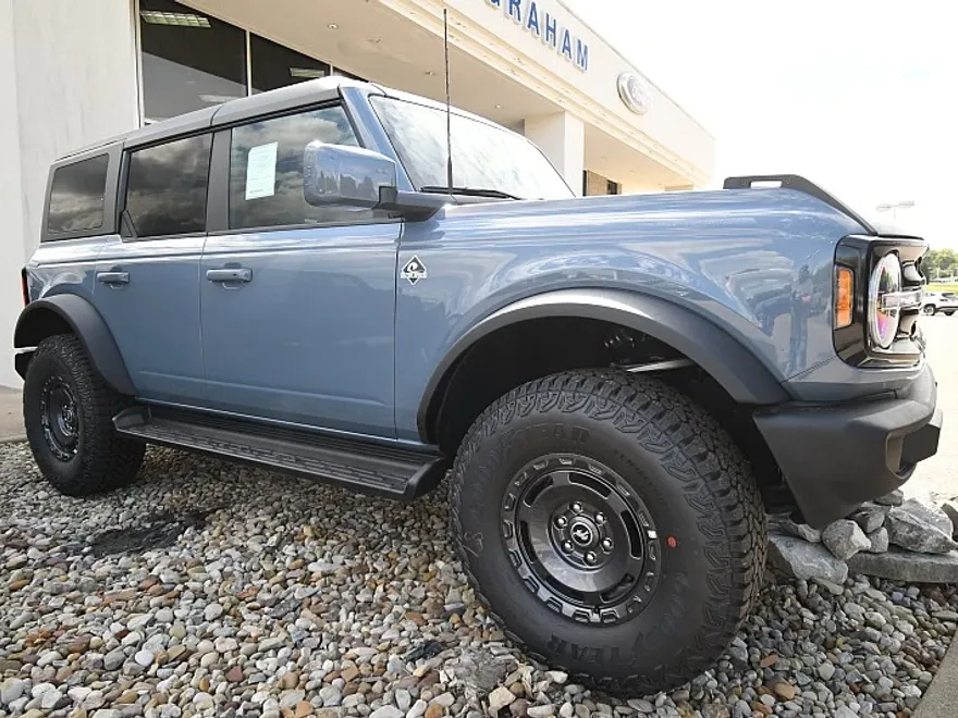 2025 Ford Bronco Outer Banks photo 1