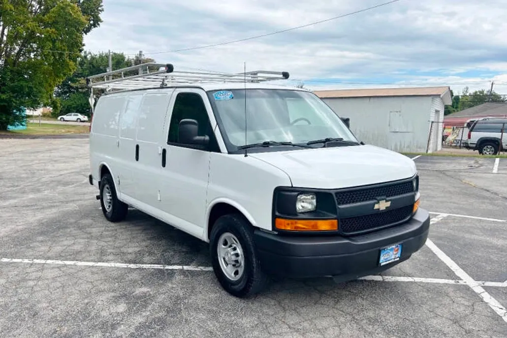 2015 Chevrolet Express 3500 Cargo Van photo 1