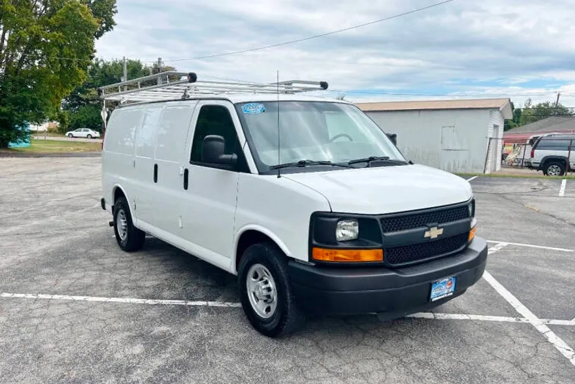 2015 Chevrolet Express 3500 Cargo Van photo 1