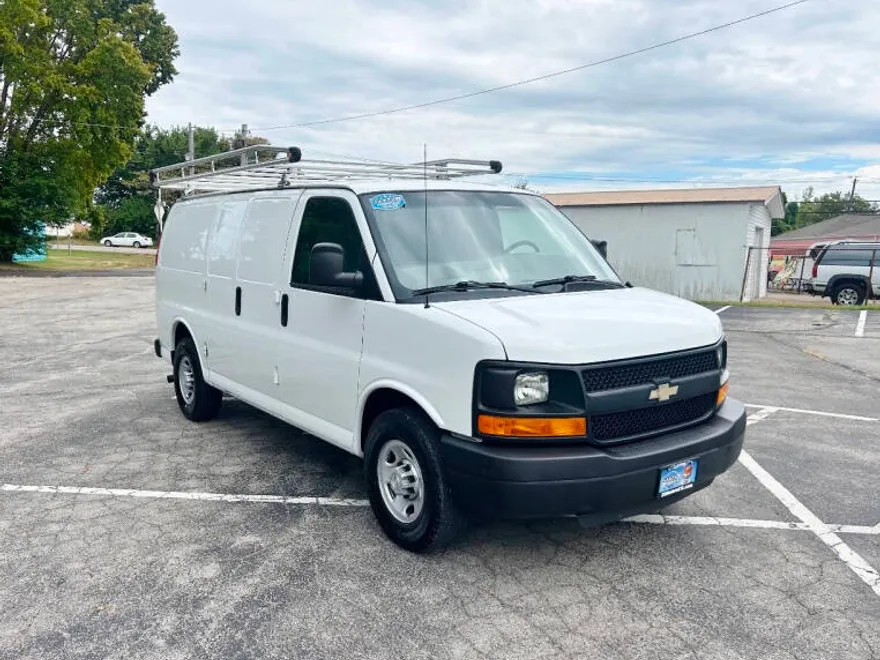 2015 Chevrolet Express 3500 Cargo Van photo 1