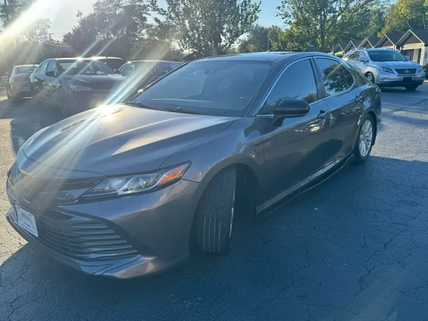 2019 Toyota Camry XLE photo 1