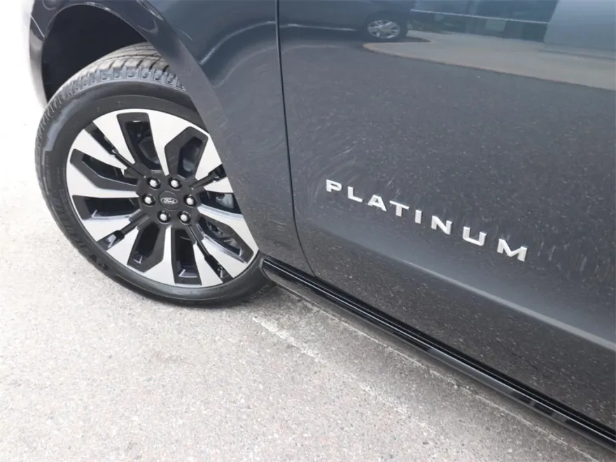 2025 Ford Expedition Platinum photo 1