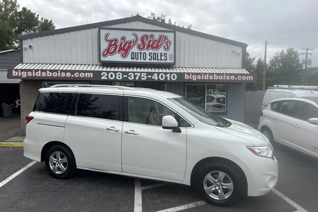 2017 Nissan Quest SV photo 1