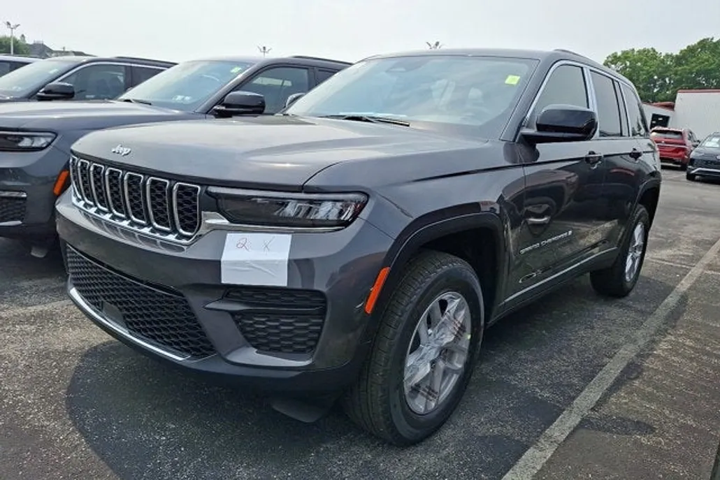 2025 Jeep Grand Cherokee Laredo X photo 1