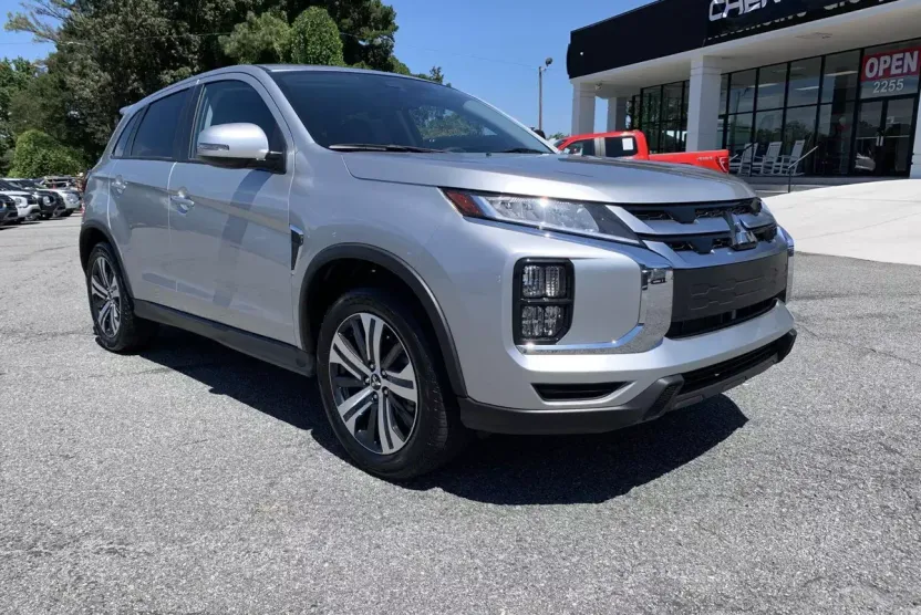 2025 Mitsubishi Outlander Sport ES photo 1