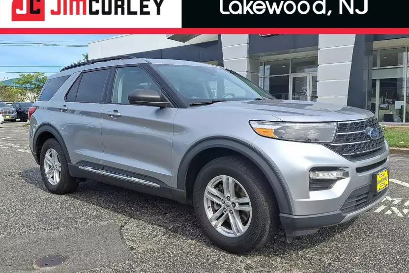 2021 Ford Explorer XLT photo 1