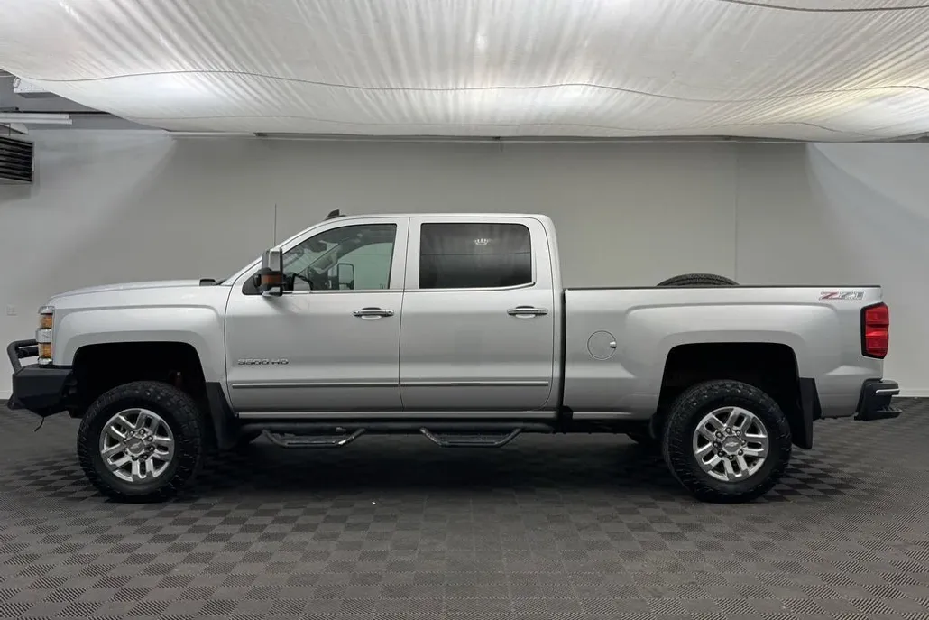 2017 Chevrolet Silverado 3500HD LTZ photo 1