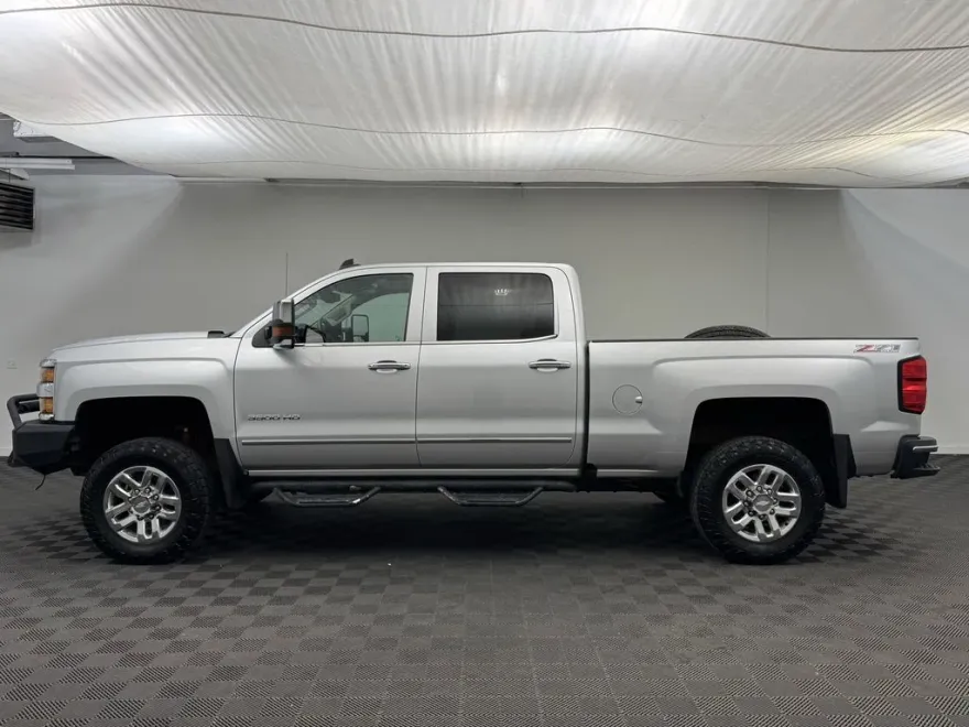 2017 Chevrolet Silverado 3500HD LTZ photo 1