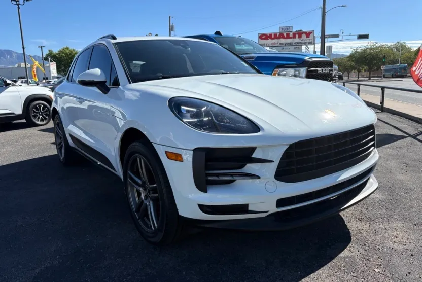 2021 Porsche Macan Base photo 1