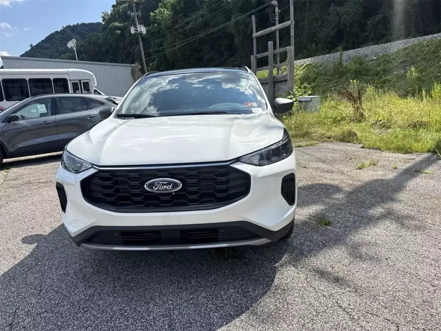 2025 Ford Escape ST-Line photo 1
