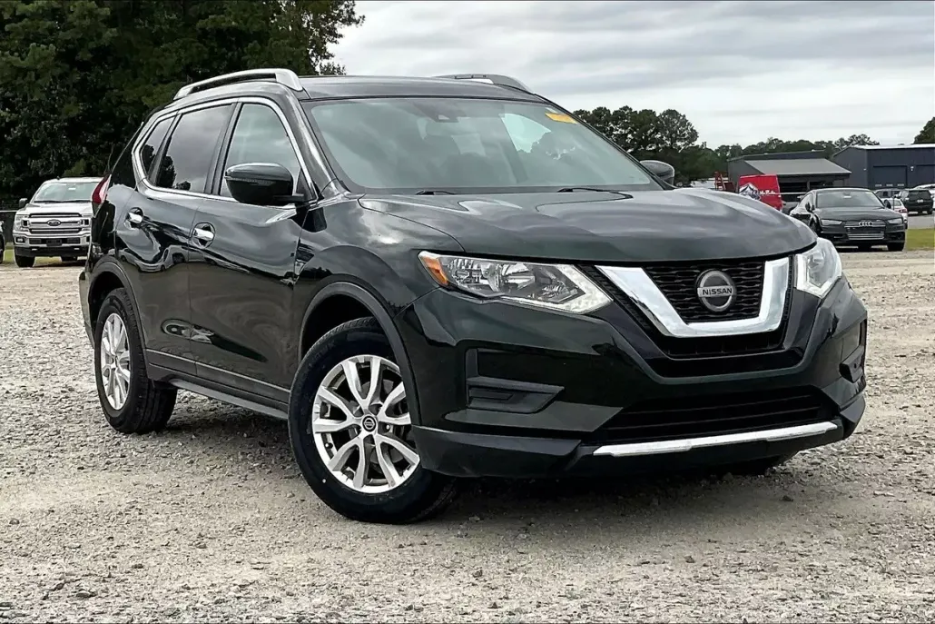2020 Nissan Rogue SV photo 1