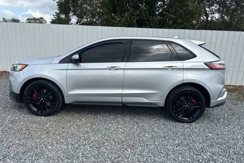 2019 Ford Edge ST photo 1