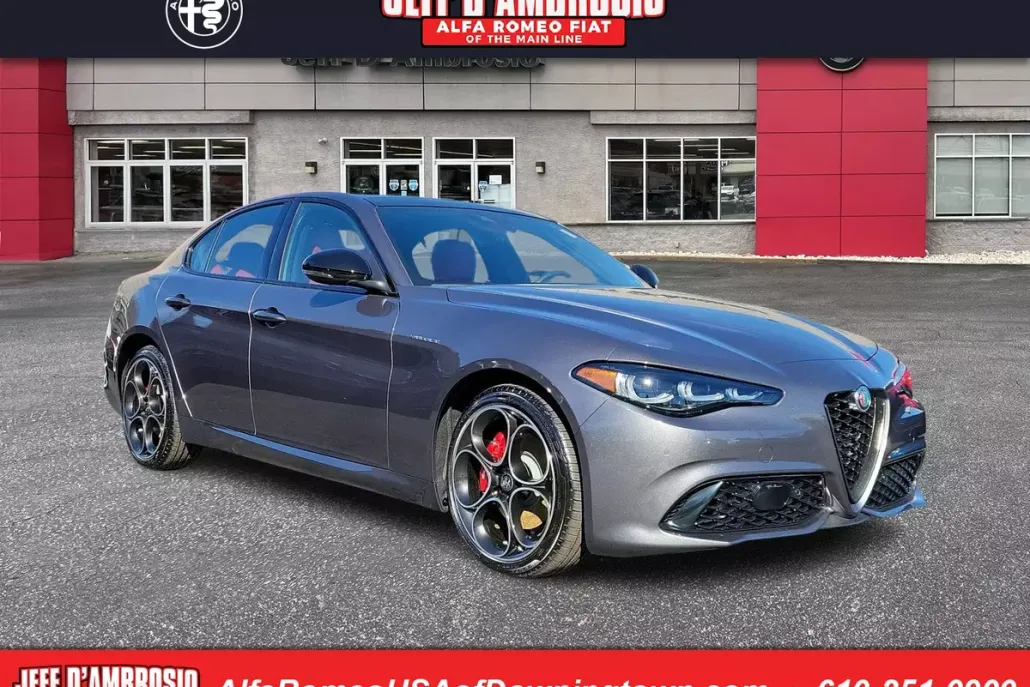 2024 Alfa Romeo Giulia photo 1