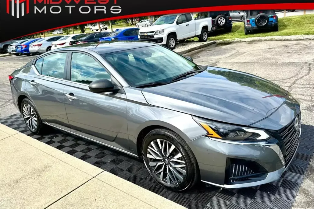 2025 Nissan Altima SV photo 1