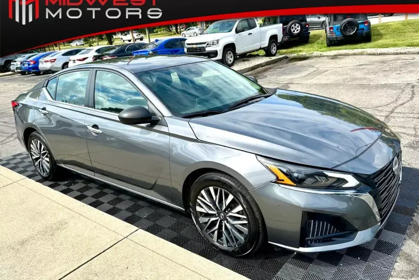 2025 Nissan Altima SV photo 1
