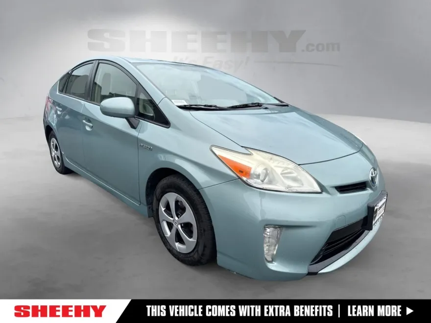 2013 Toyota Prius Two photo 1