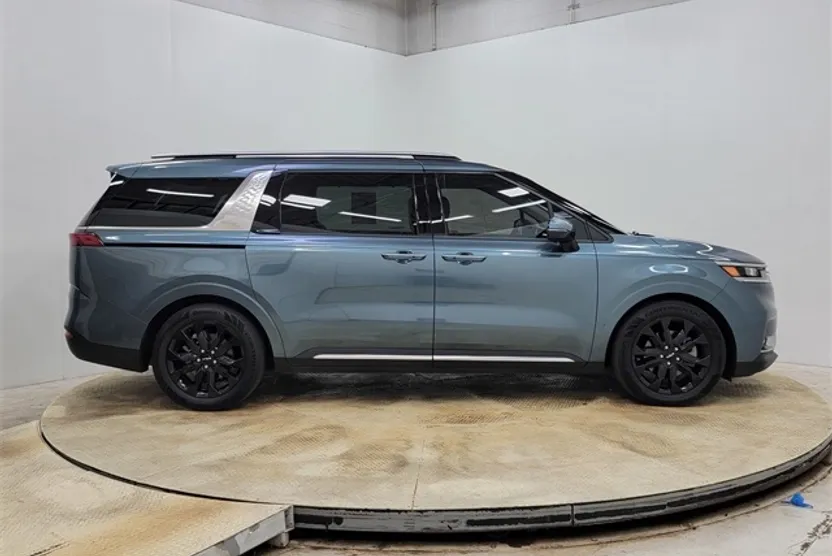 2024 Kia Carnival SX Prestige photo 1