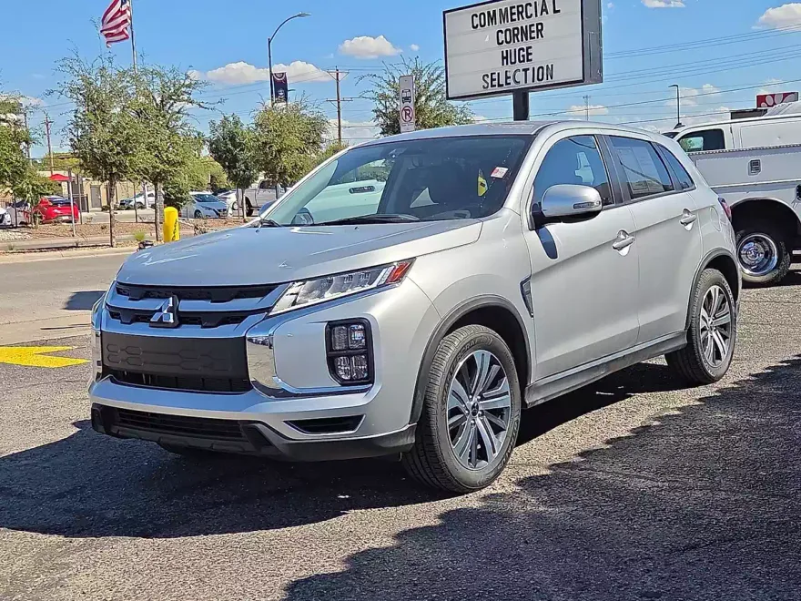 2024 Mitsubishi Outlander Sport SE photo 1