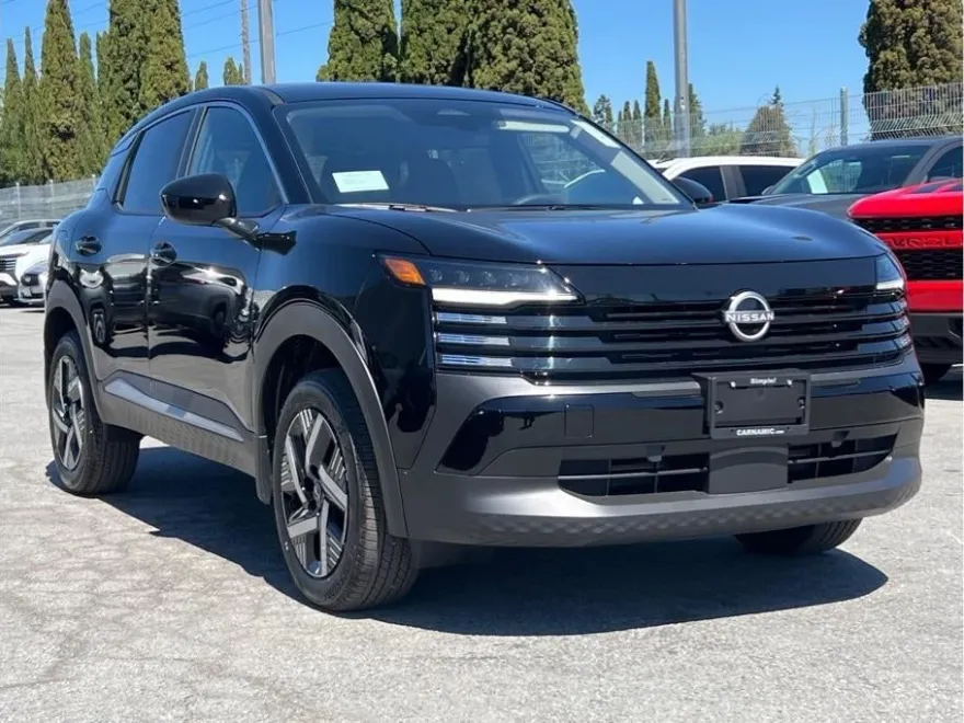 2025 Nissan Kicks SV photo 1