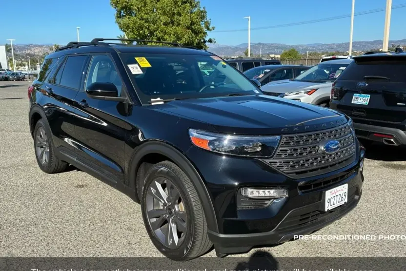 2022 Ford Explorer XLT photo 1