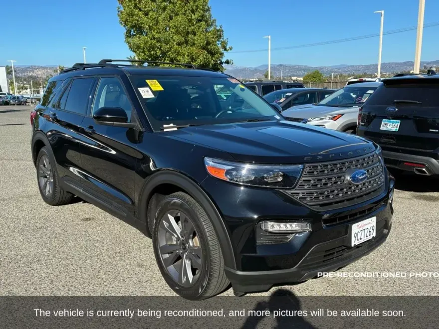 2022 Ford Explorer XLT photo 1