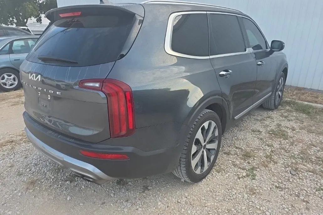 2022 Kia Telluride S photo 1