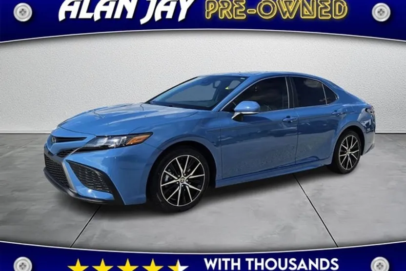 2024 Toyota Camry SE photo 1