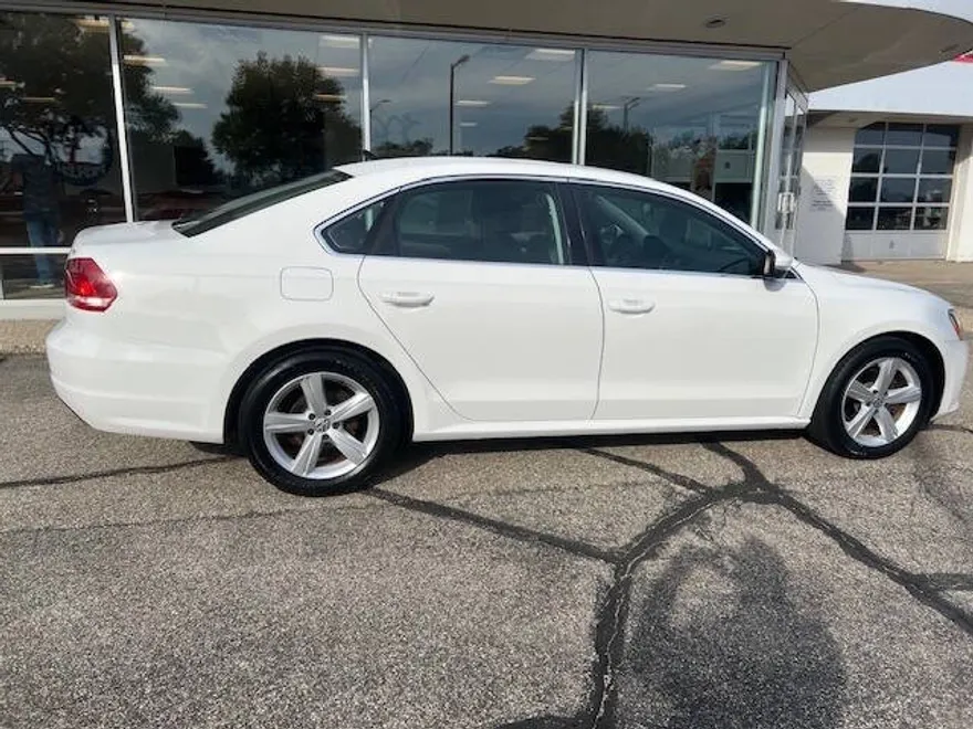 2013 Volkswagen Passat SE photo 1