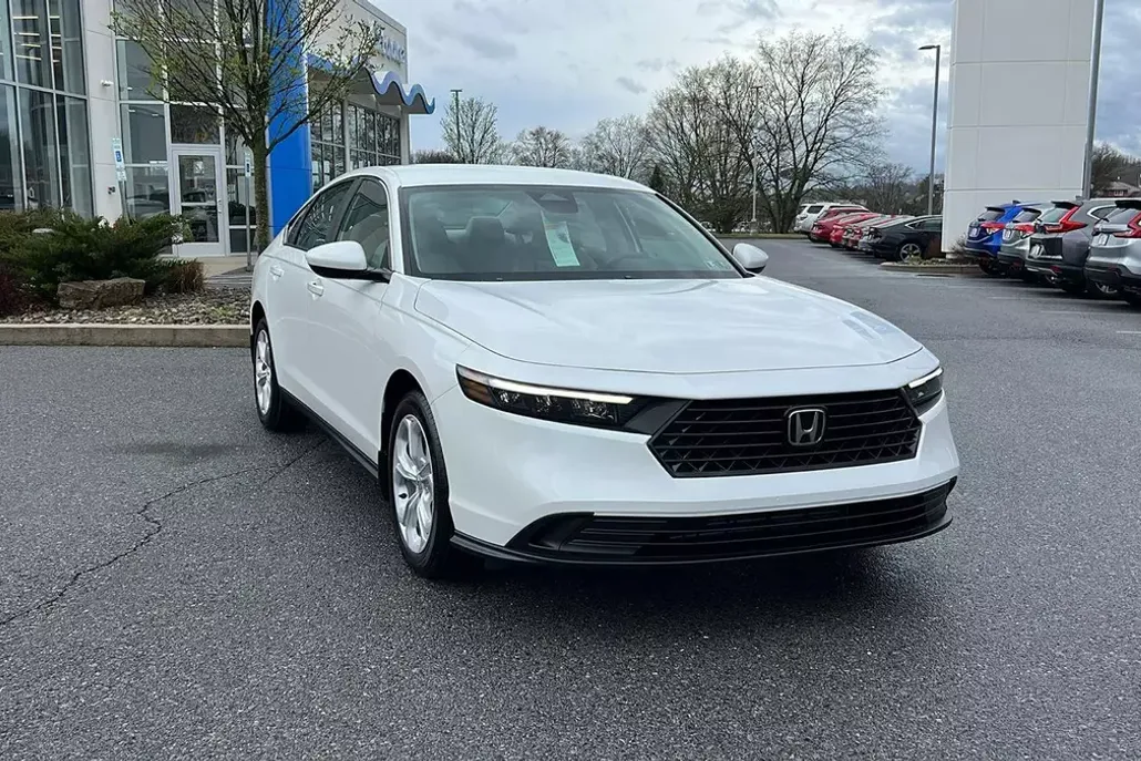 2025 Honda Accord LX photo 1