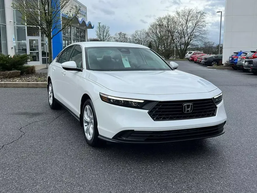 2025 Honda Accord LX photo 1