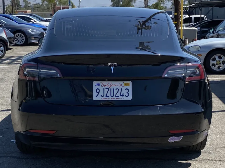 2018 Tesla Model 3 Long Range photo 1