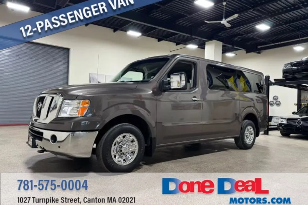 2018 Nissan NV3500 HD Passenger SL photo 1