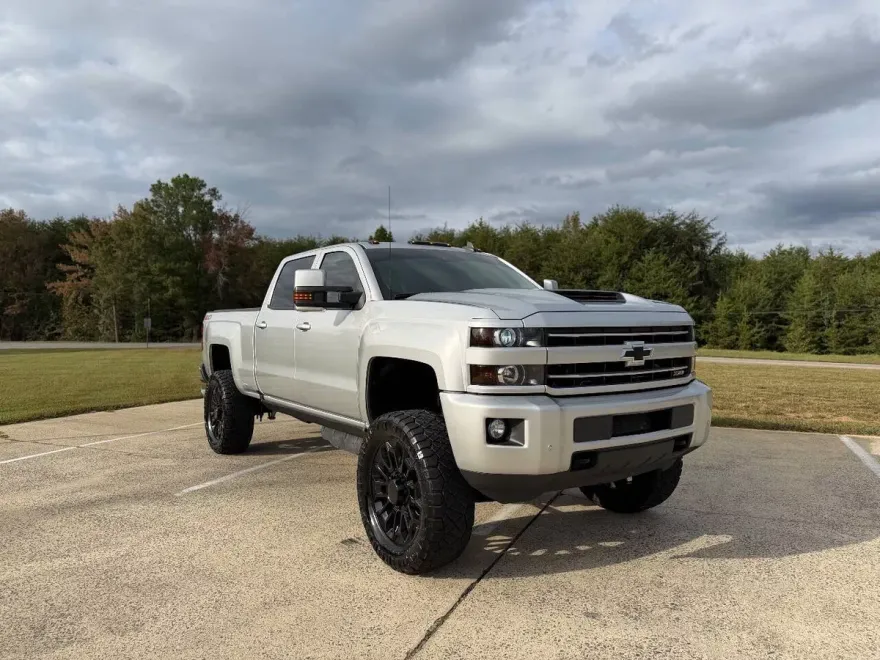 2019 Chevrolet Silverado 2500HD LTZ photo 1