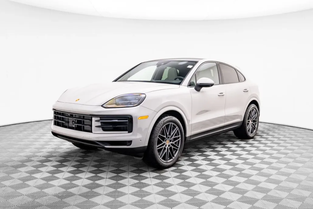 2025 Porsche Cayenne Coupe photo 1