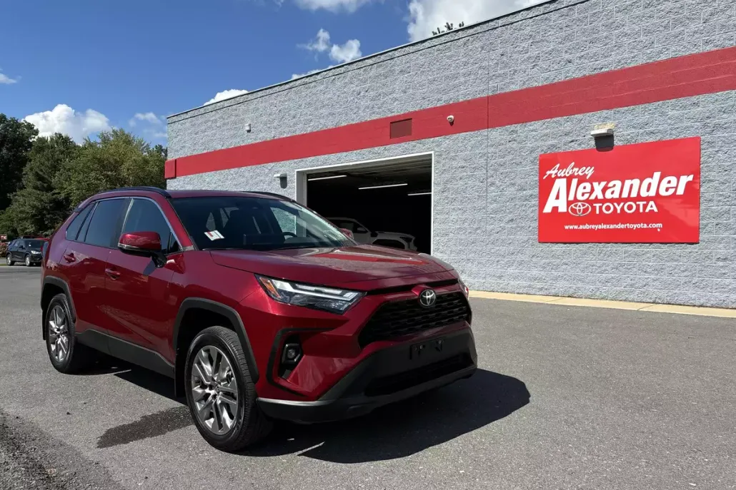 2023 Toyota RAV4 XLE Premium photo 1