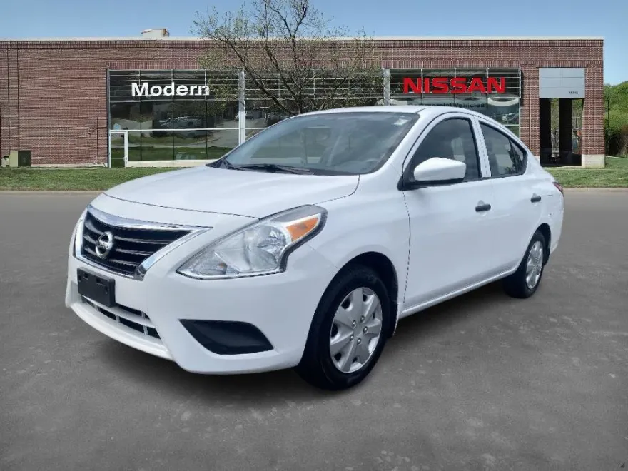 2017 Nissan Versa Sedan Plus photo 1