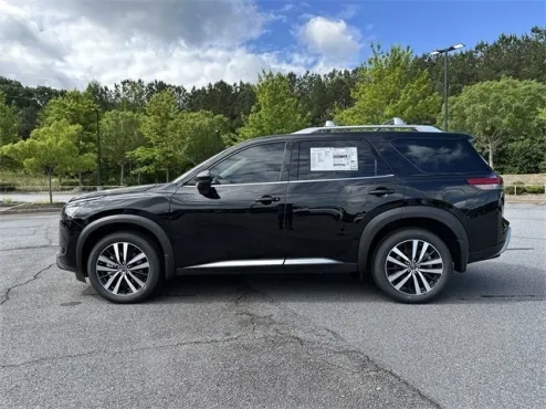 2025 Nissan Pathfinder Platinum photo 4