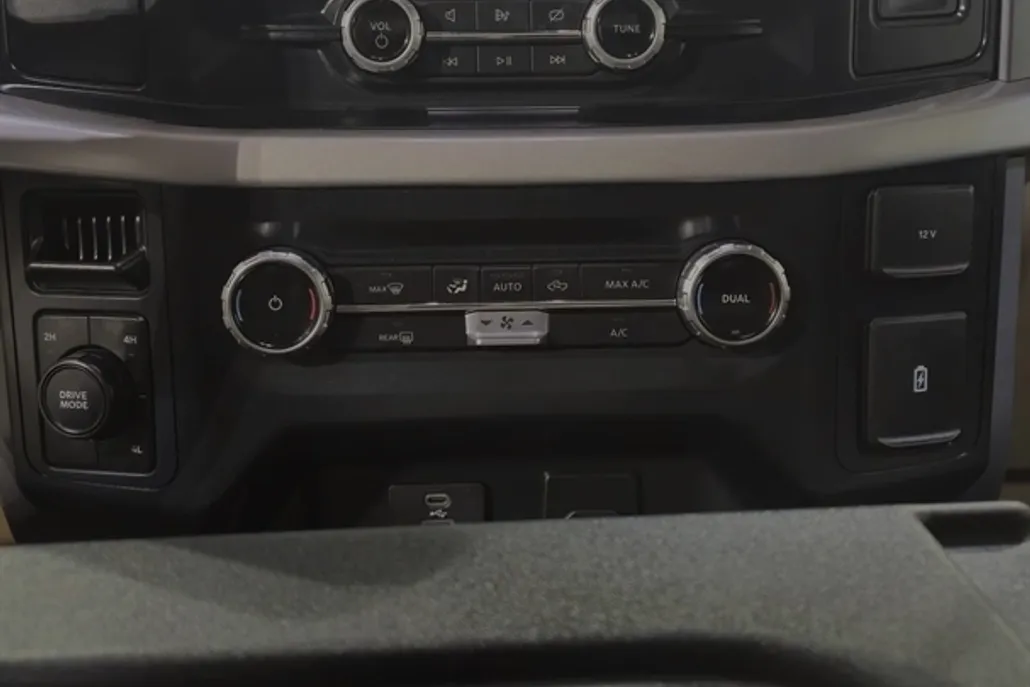 2023 Ford F-150 XLT photo 1