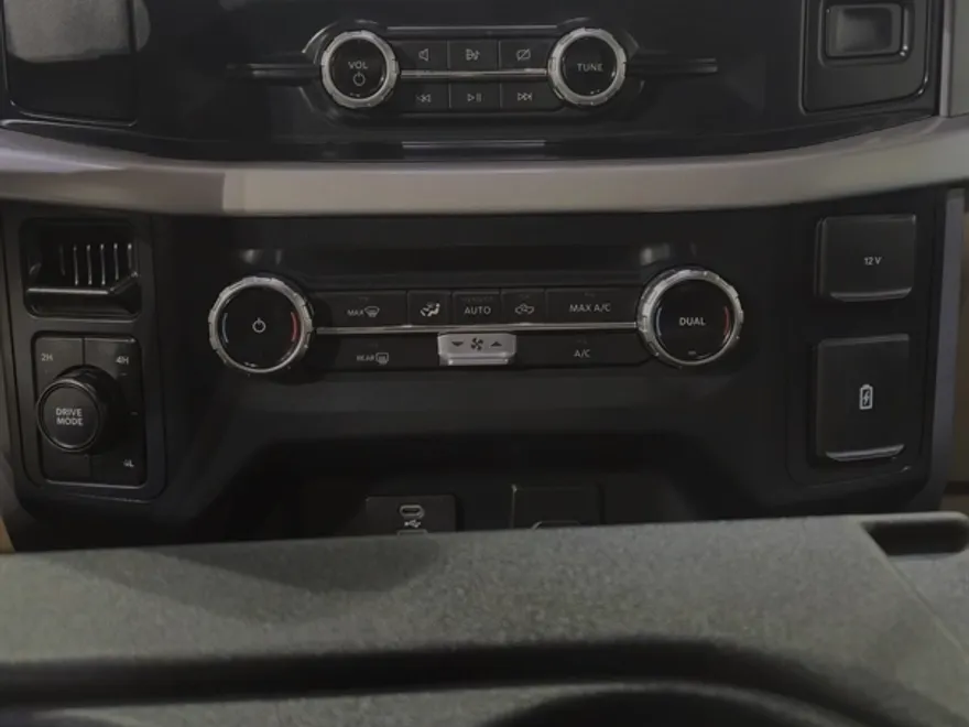 2023 Ford F-150 XLT photo 1