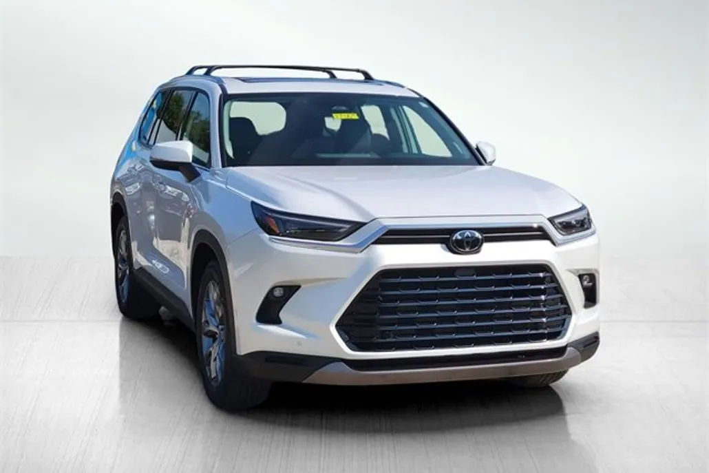 2024 Toyota Grand Highlander XLE photo 1