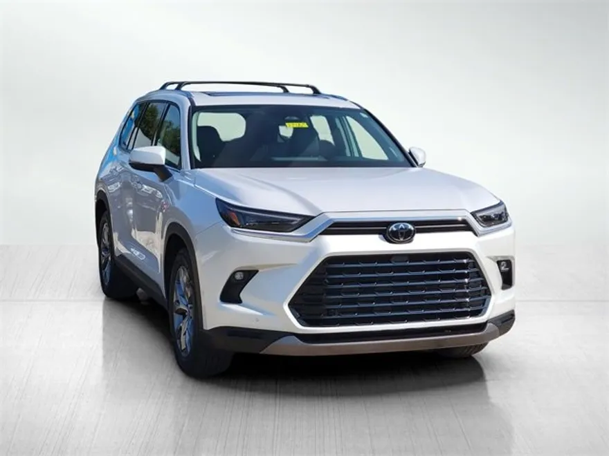 2024 Toyota Grand Highlander XLE photo 1