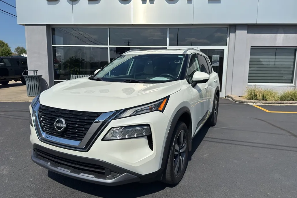 2023 Nissan Rogue SL photo 1