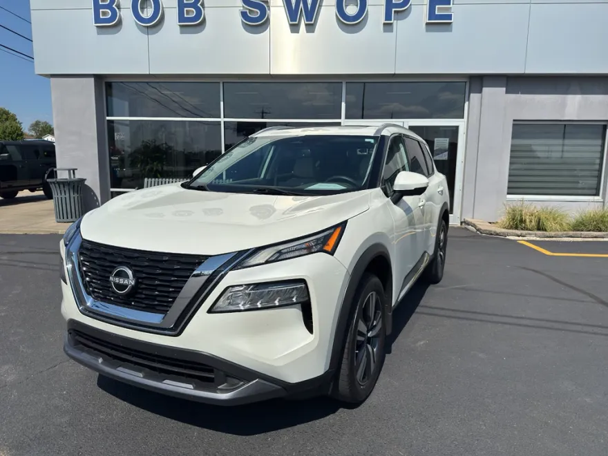 2023 Nissan Rogue SL photo 1