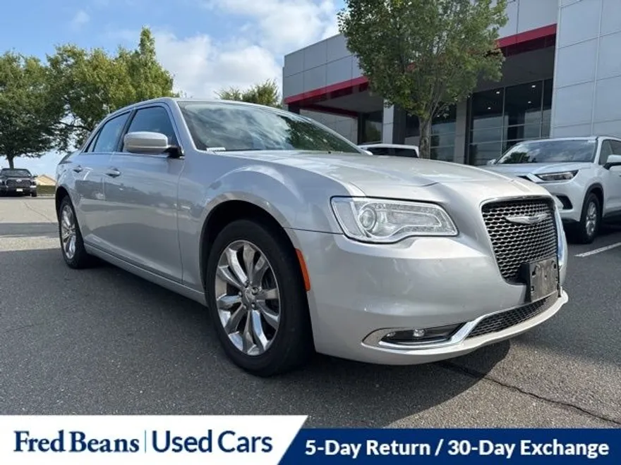 2020 Chrysler 300 Touring photo 1