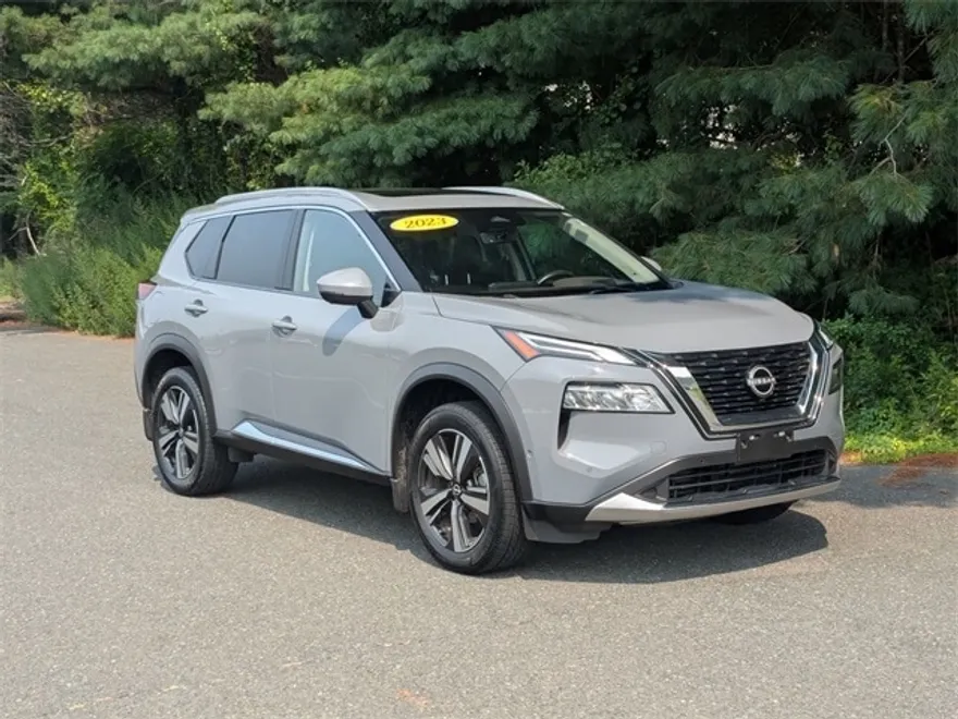 2023 Nissan Rogue Platinum photo 1