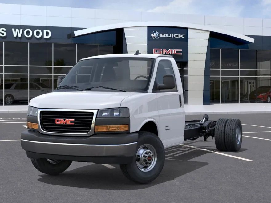 2025 Gmc Savana Cutaway 3500 photo 1