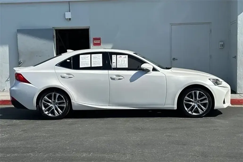 2019 Lexus IS 300 photo 1