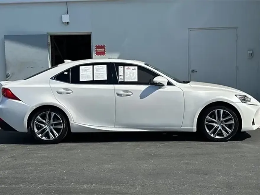 2019 Lexus IS 300 photo 1