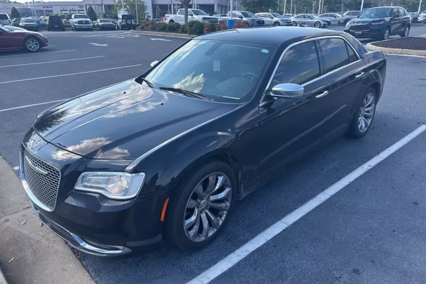 2019 Chrysler 300 Limited photo 1